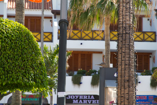 2012_04_01-04_Playa_de_Las_Americas,_Tenerife